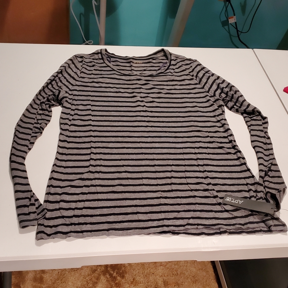 NWT Apt 9 Crew Neck Long Sleeve Size Large
